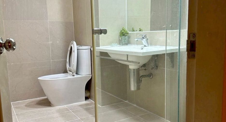 For rent 2 bedrooms condo in Sathon, Bangkok