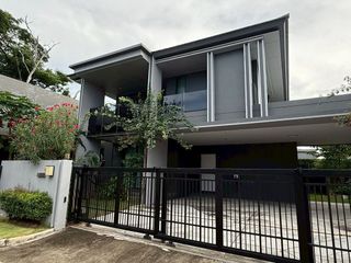 Casa en alquiler de 4 habitaciones en Bang Kapi, Bangkok