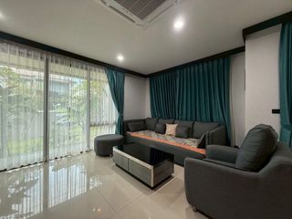 Casa en alquiler de 4 habitaciones en Bang Kapi, Bangkok
