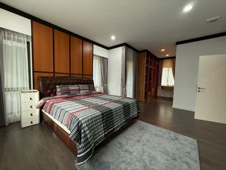 Casa en alquiler de 4 habitaciones en Bang Kapi, Bangkok
