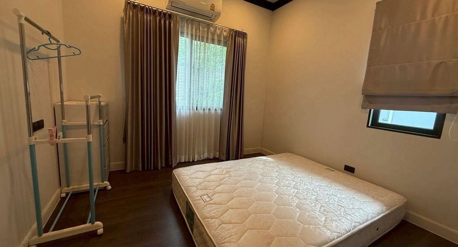 For rent 4 bedrooms house in Bang Kapi, Bangkok