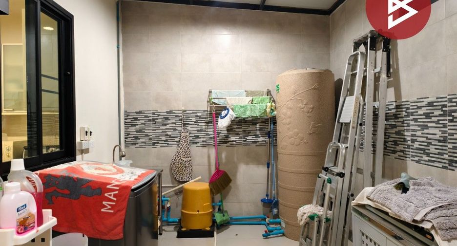 For sale 3 bedrooms townhouse in Prawet, Bangkok