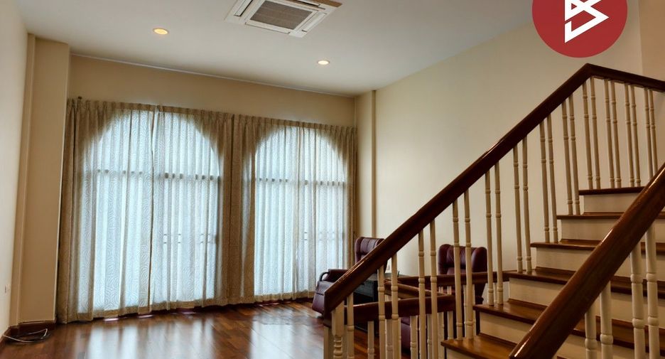 For sale 3 bedrooms townhouse in Prawet, Bangkok