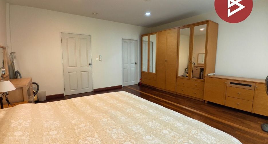 For sale 3 bedrooms townhouse in Prawet, Bangkok