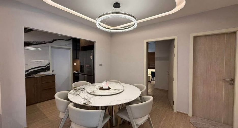For rent 4 bedrooms house in Lat Phrao, Bangkok