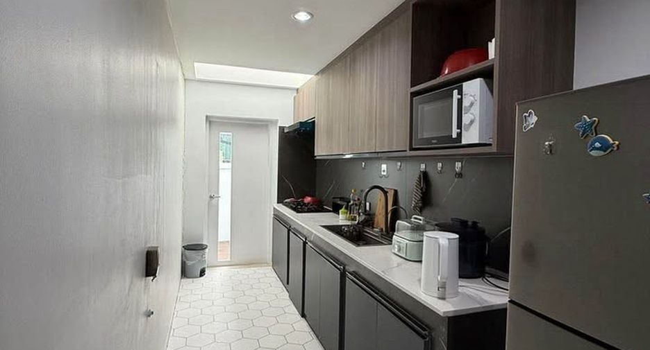 For rent 4 bedrooms house in Lat Phrao, Bangkok