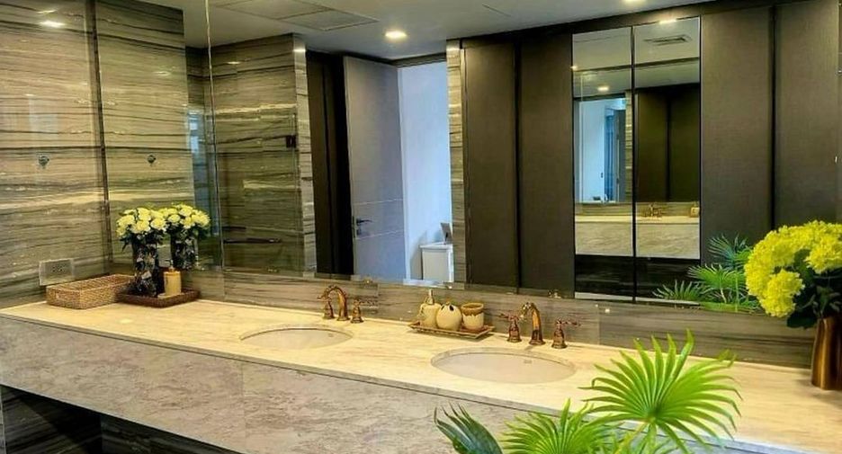 For rent 3 bedrooms condo in Watthana, Bangkok
