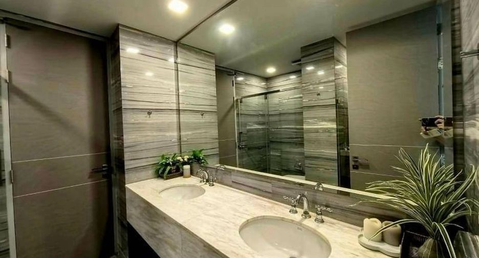 For rent 3 bedrooms condo in Watthana, Bangkok