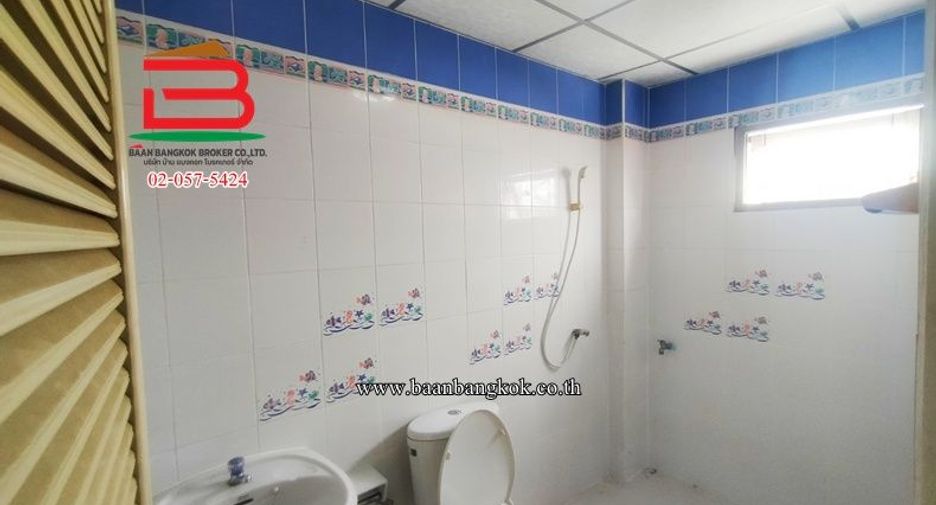 Продажа 4 спальни торговое помещение в Mueang Nonthaburi, Нонтабури