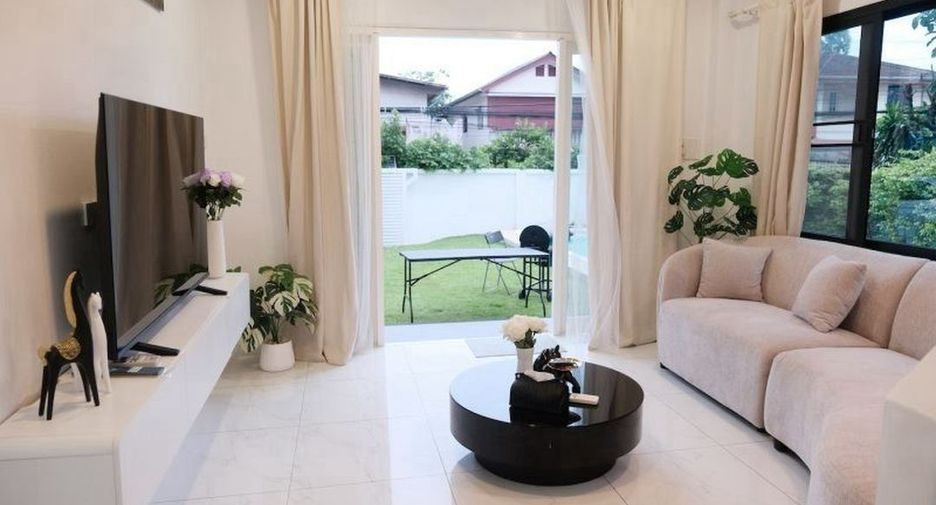 Haus zur Miete mit 5 Zimmer in Bang Na, Bangkok