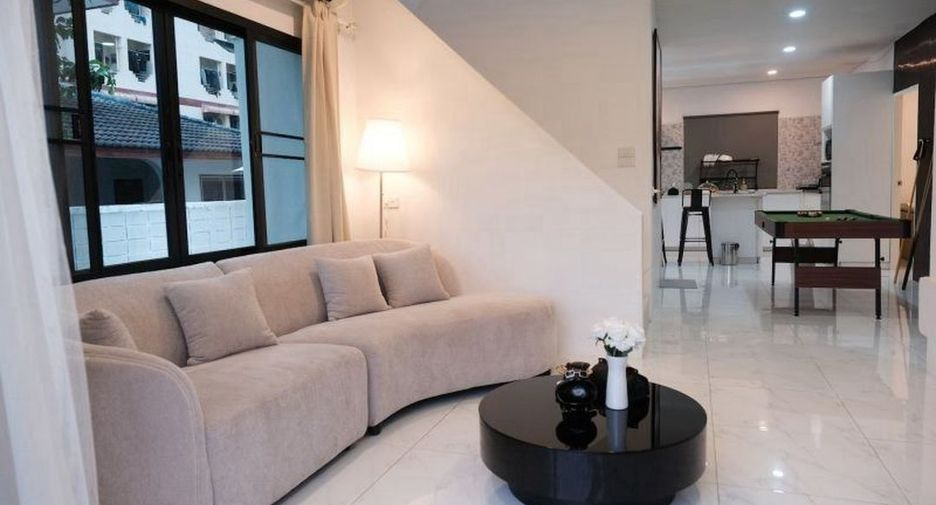Haus zur Miete mit 5 Zimmer in Bang Na, Bangkok