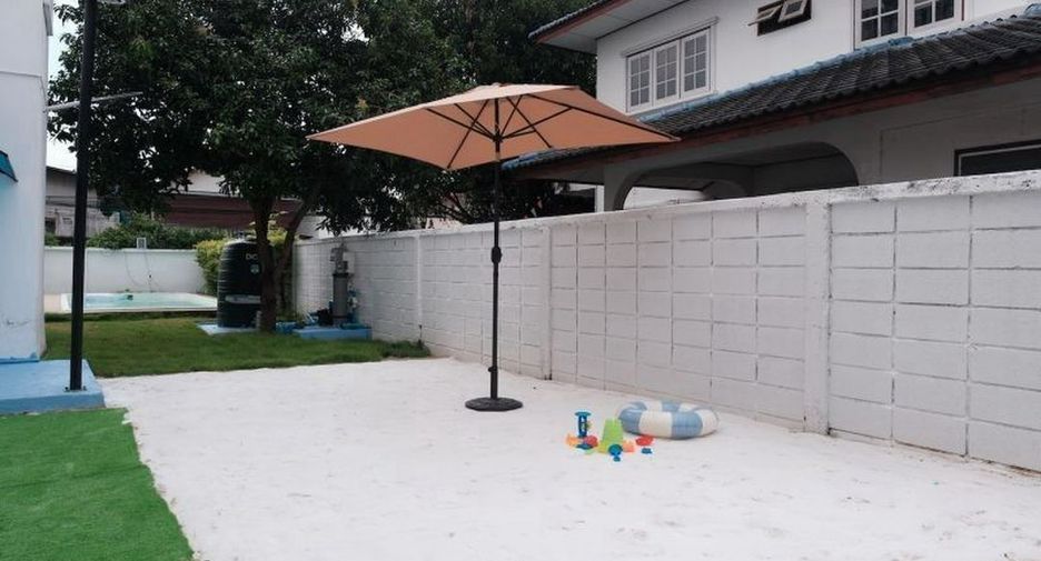 Haus zur Miete mit 5 Zimmer in Bang Na, Bangkok