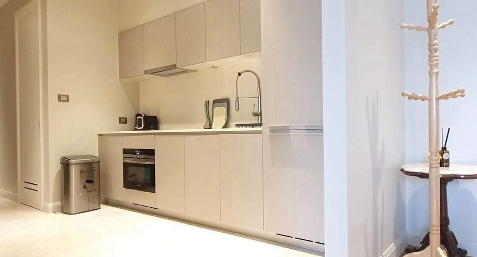 For rent 2 bedrooms condo in Khlong San, Bangkok