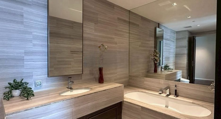 For rent 1 bed condo in Khlong Toei, Bangkok