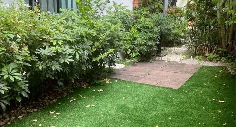 For rent and for sale 2 bedrooms condo in Pathum Wan, Bangkok