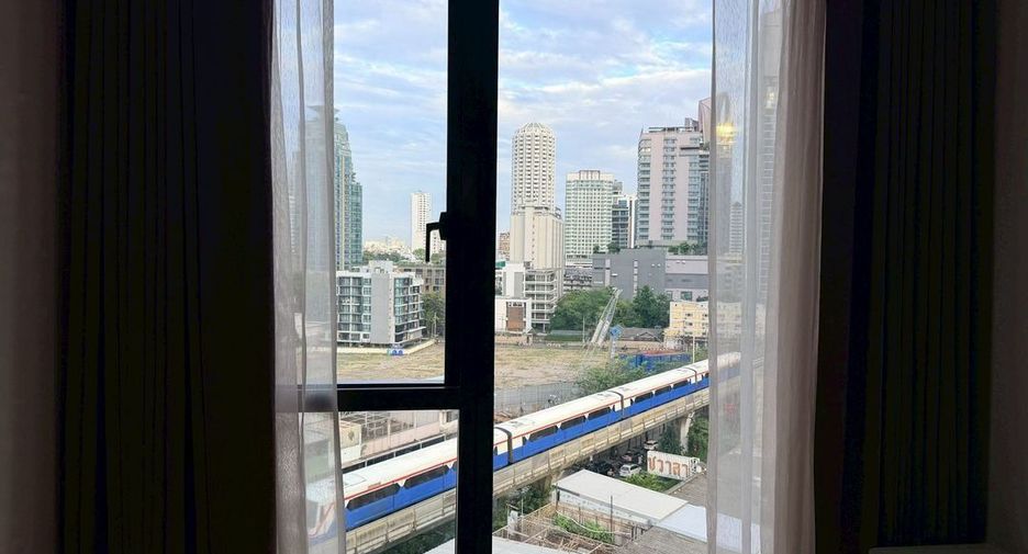 For rent 2 bedrooms condo in Khlong Toei, Bangkok