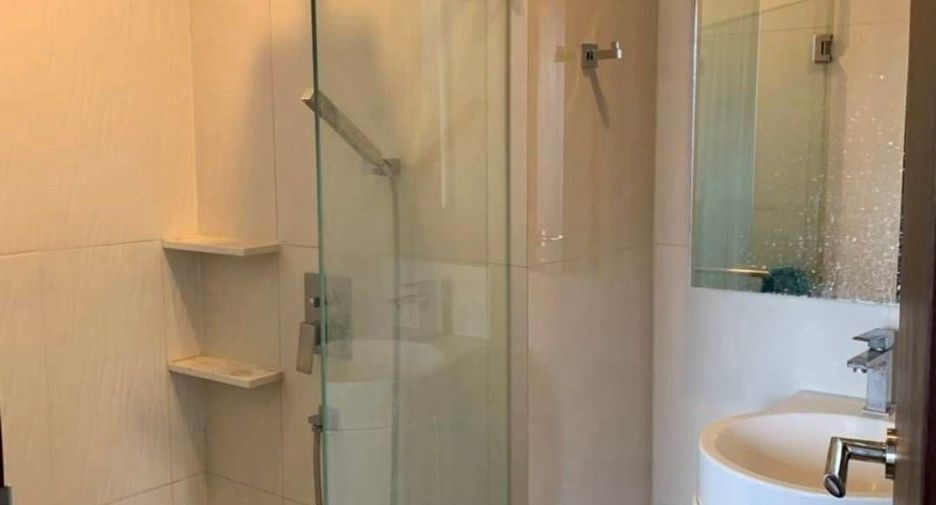 For rent and for sale 2 bedrooms condo in Huai Khwang, Bangkok
