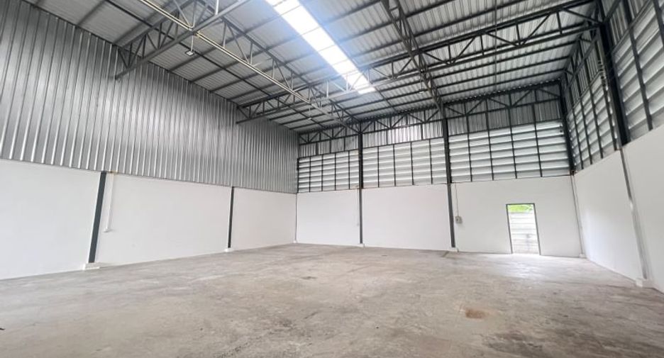 For rent 3 bedrooms warehouse in Lam Luk Ka, Pathum Thani