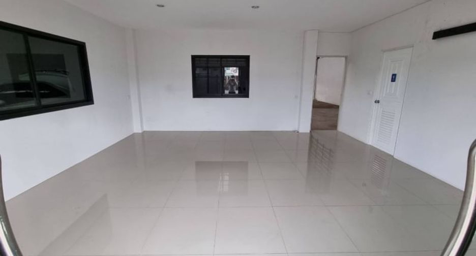 For rent 3 bedrooms warehouse in Lam Luk Ka, Pathum Thani