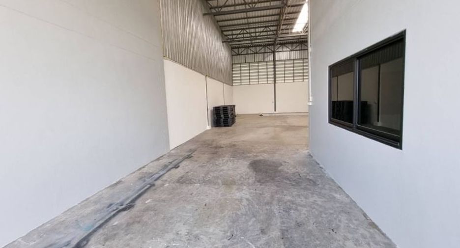 For rent 3 bedrooms warehouse in Lam Luk Ka, Pathum Thani