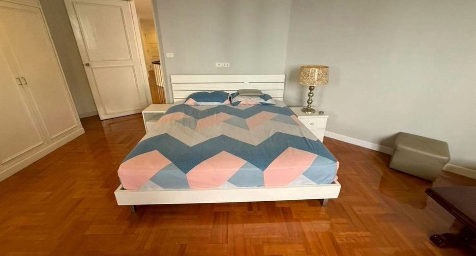 For rent 4 bedrooms condo in Watthana, Bangkok