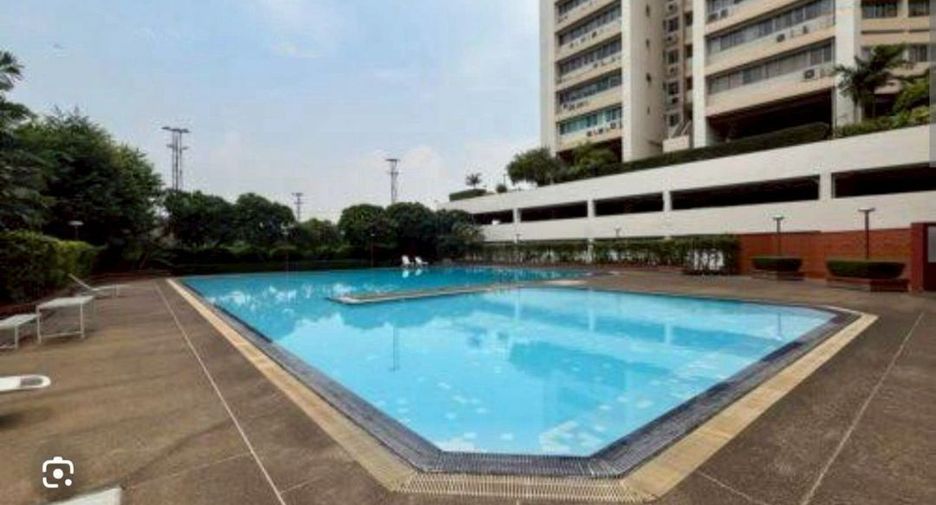 For rent 4 bedrooms condo in Watthana, Bangkok