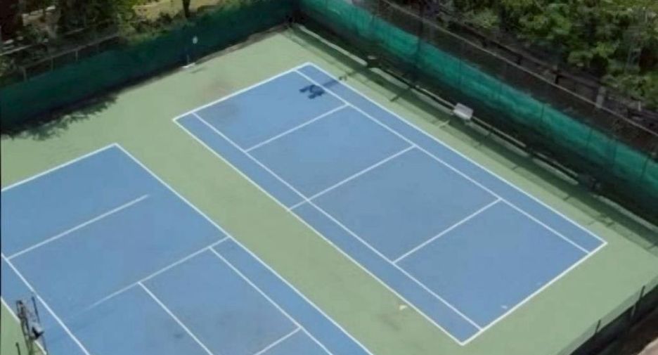 For rent 4 bedrooms condo in Watthana, Bangkok