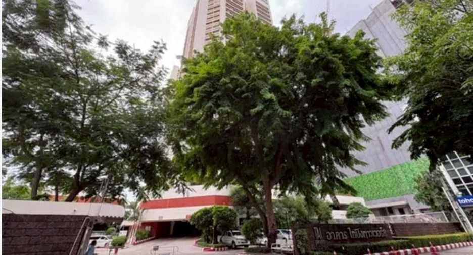 For rent 4 bedrooms condo in Watthana, Bangkok