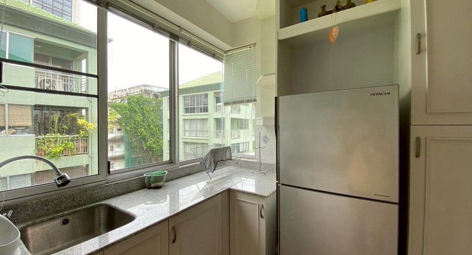 For rent 2 bedrooms condo in Watthana, Bangkok
