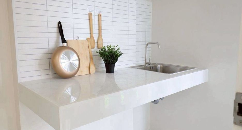 For sale 2 bedrooms condo in Huai Khwang, Bangkok