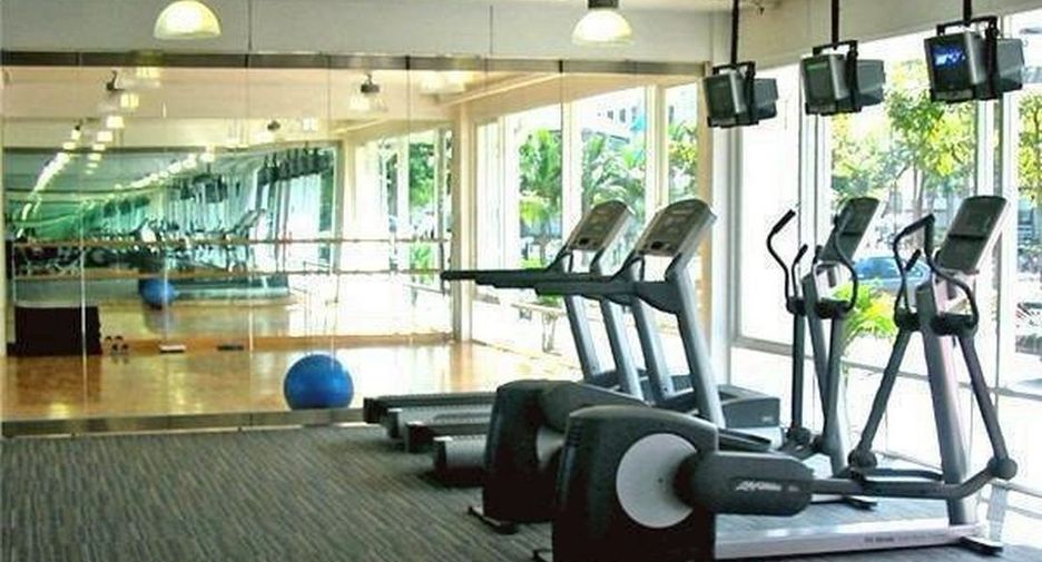 For sale 2 bedrooms condo in Huai Khwang, Bangkok