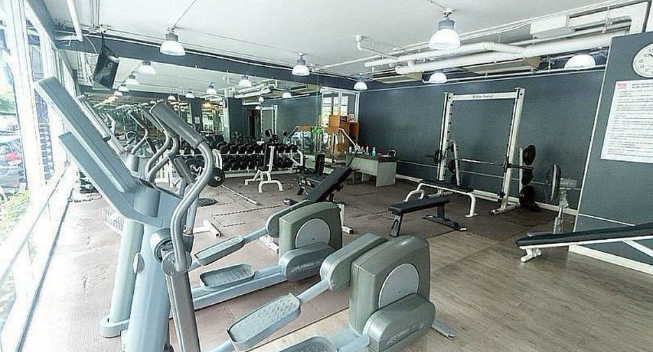 For sale 2 bedrooms condo in Huai Khwang, Bangkok