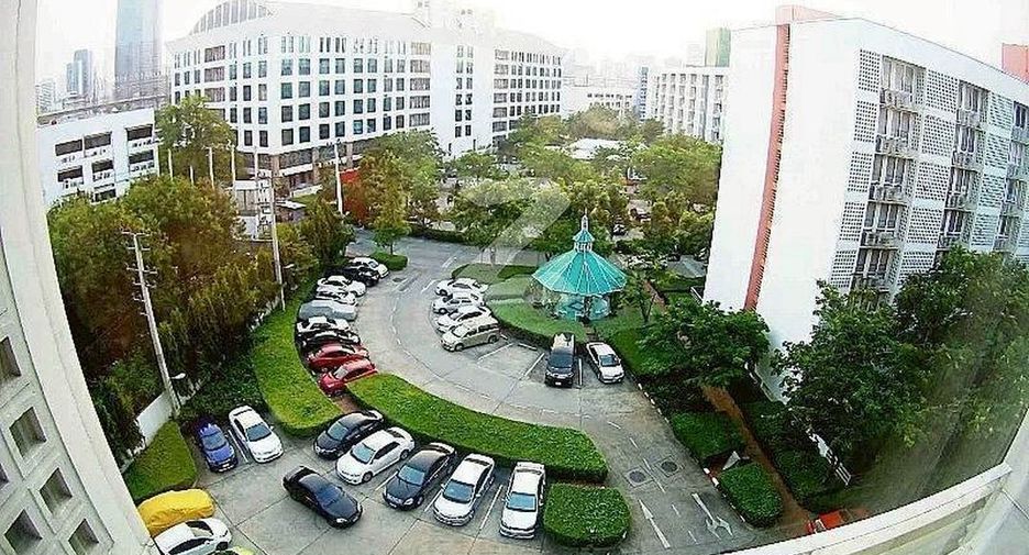 For sale 2 bedrooms condo in Huai Khwang, Bangkok