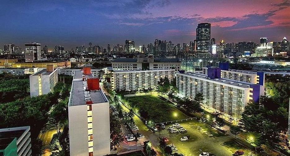 For sale 2 bedrooms condo in Huai Khwang, Bangkok