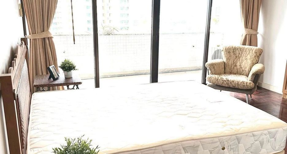 For rent and for sale 2 bedrooms condo in Watthana, Bangkok