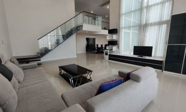 ให้เช่า 4 ห้องนอน คอนโด ใน วัฒนา, กรุงเทพฯ