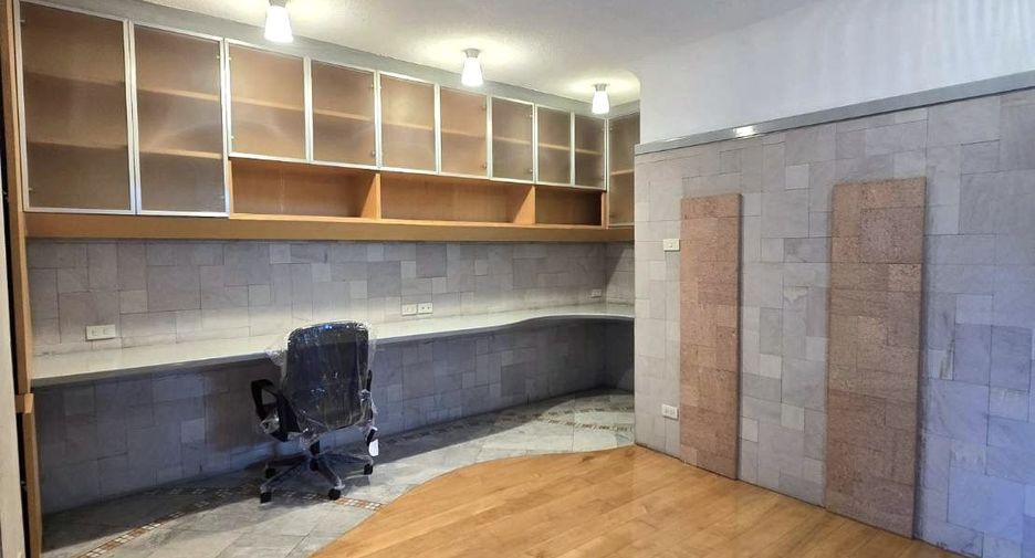 For sale 2 bedrooms condo in Pathum Wan, Bangkok