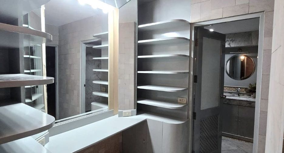 For sale 2 bedrooms condo in Pathum Wan, Bangkok