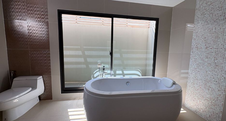 For rent 4 bedrooms house in Suan Luang, Bangkok