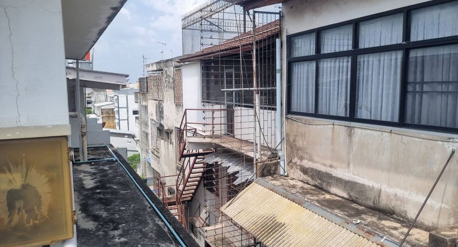 For sale retail Space in Bang Phlat, Bangkok