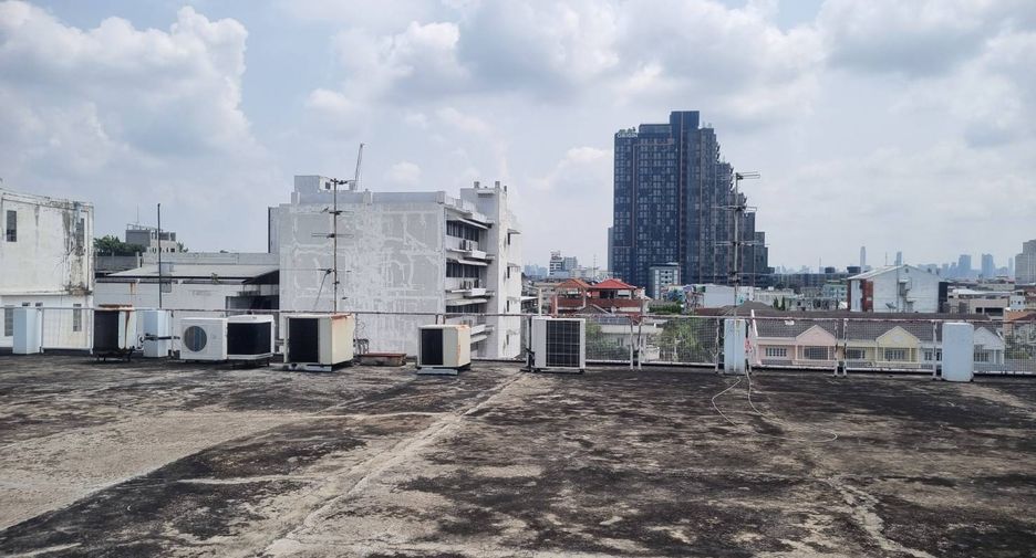 For sale retail Space in Bang Phlat, Bangkok