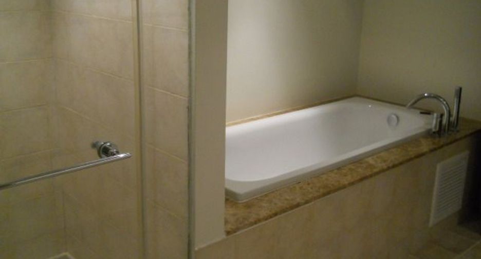 For rent 3 bedrooms condo in Central Pattaya, Pattaya