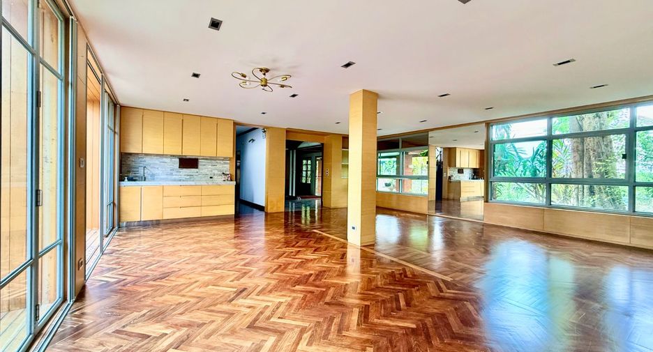 For sale 4 bedrooms house in Thawi Watthana, Bangkok