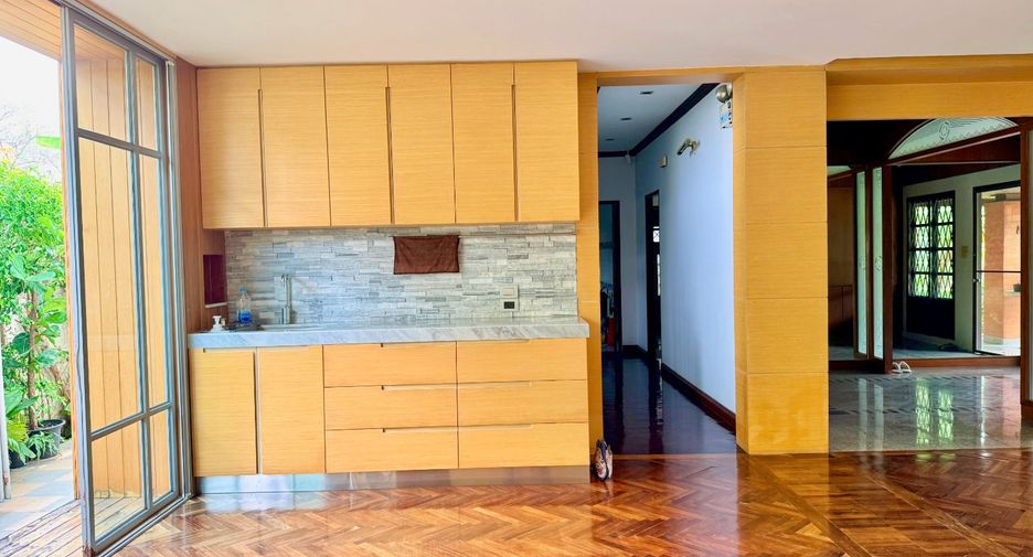 For sale 4 bedrooms house in Thawi Watthana, Bangkok