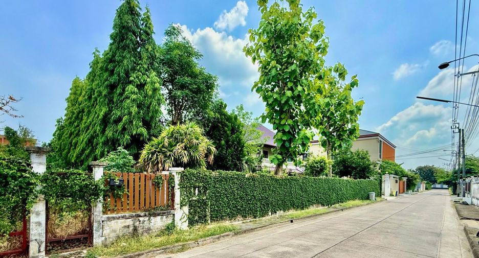 For sale 4 bedrooms house in Thawi Watthana, Bangkok
