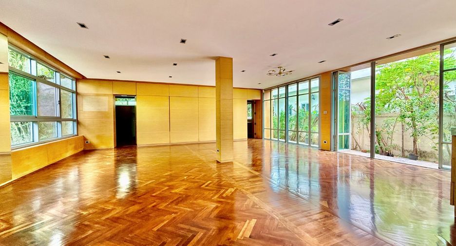 For sale 4 bedrooms house in Thawi Watthana, Bangkok