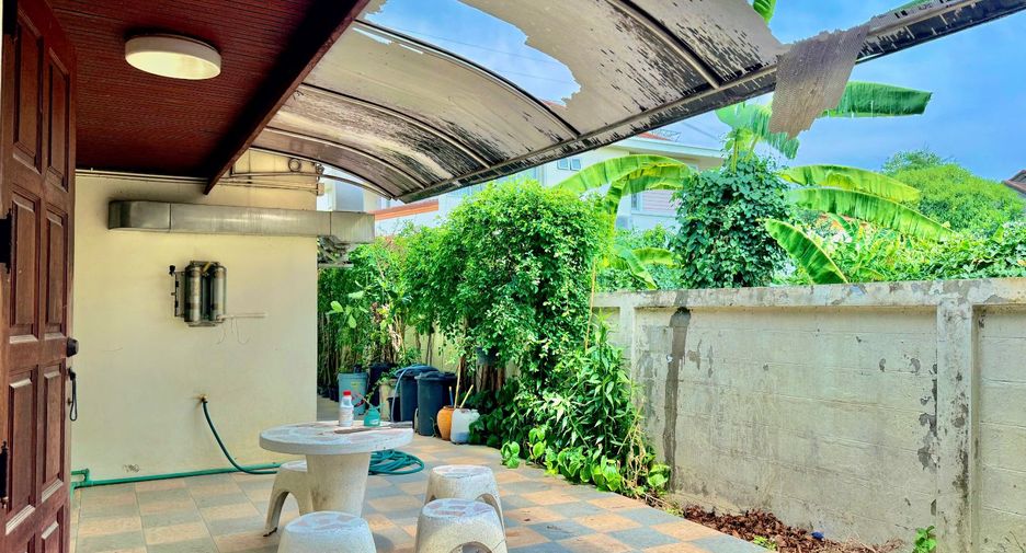 For sale 4 bedrooms house in Thawi Watthana, Bangkok