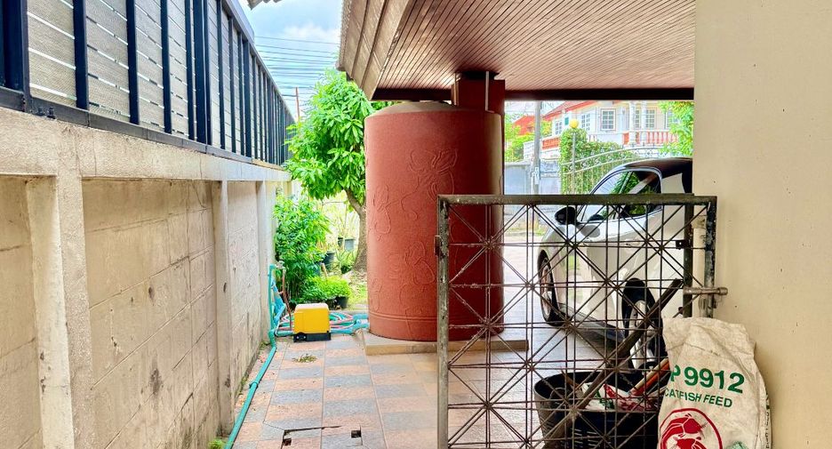 For sale 4 bedrooms house in Thawi Watthana, Bangkok