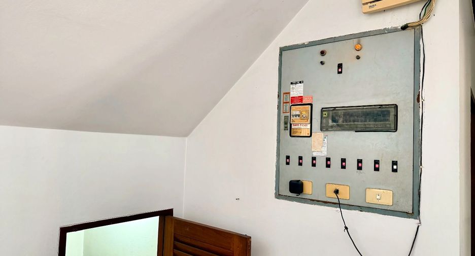 For sale 4 bedrooms house in Thawi Watthana, Bangkok
