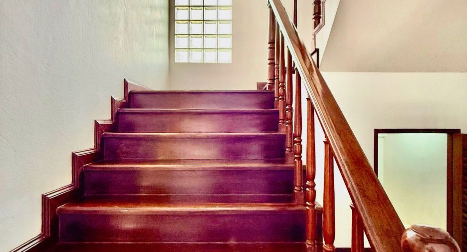 For sale 4 bedrooms house in Thawi Watthana, Bangkok